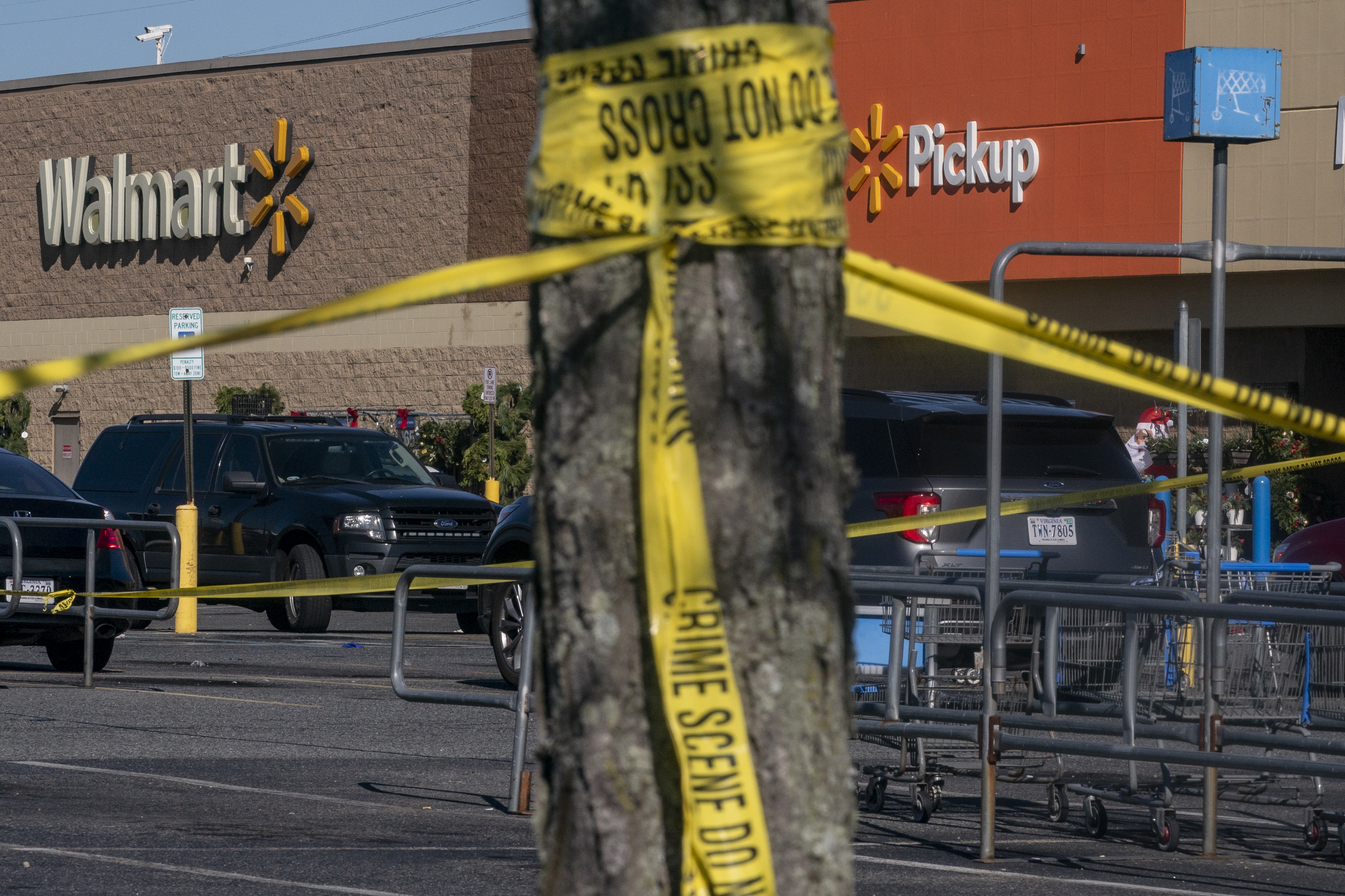 7 killed, including suspect at Virginia Walmart