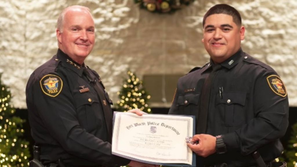 Double amputee veteran becomes Fort Worth police officer