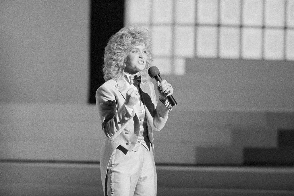 Barbara Mandrell Singing