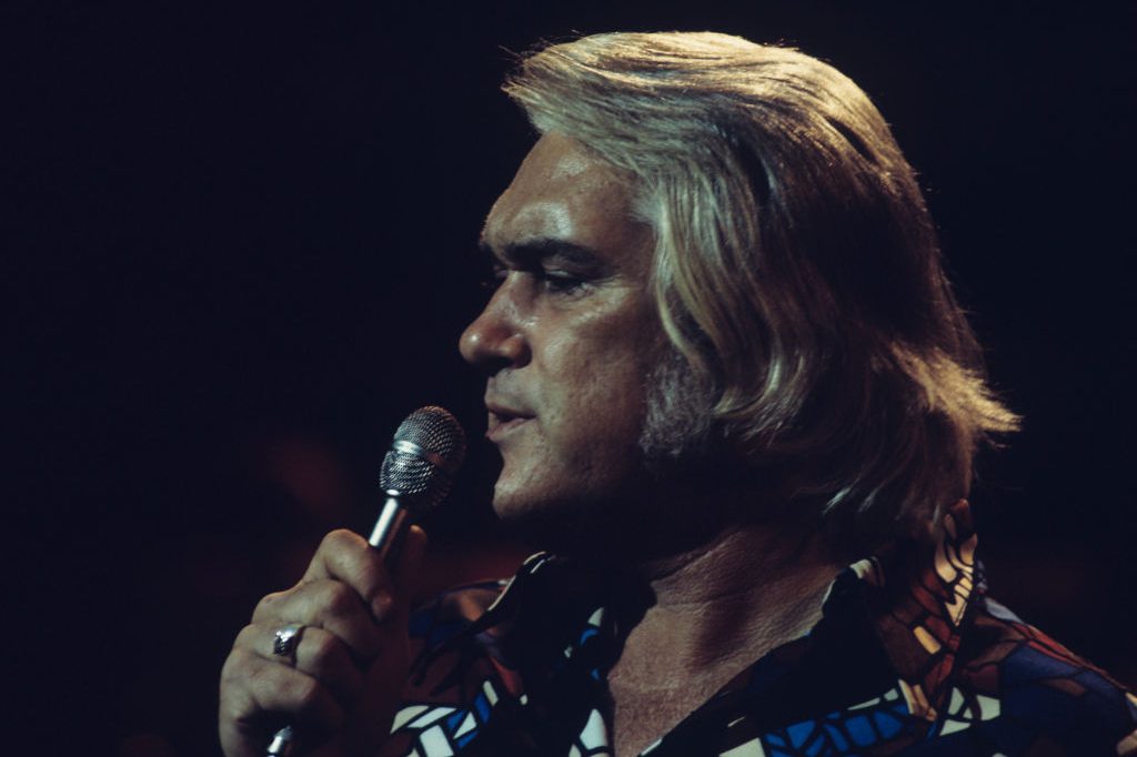 Charlie Rich Performs On Stage