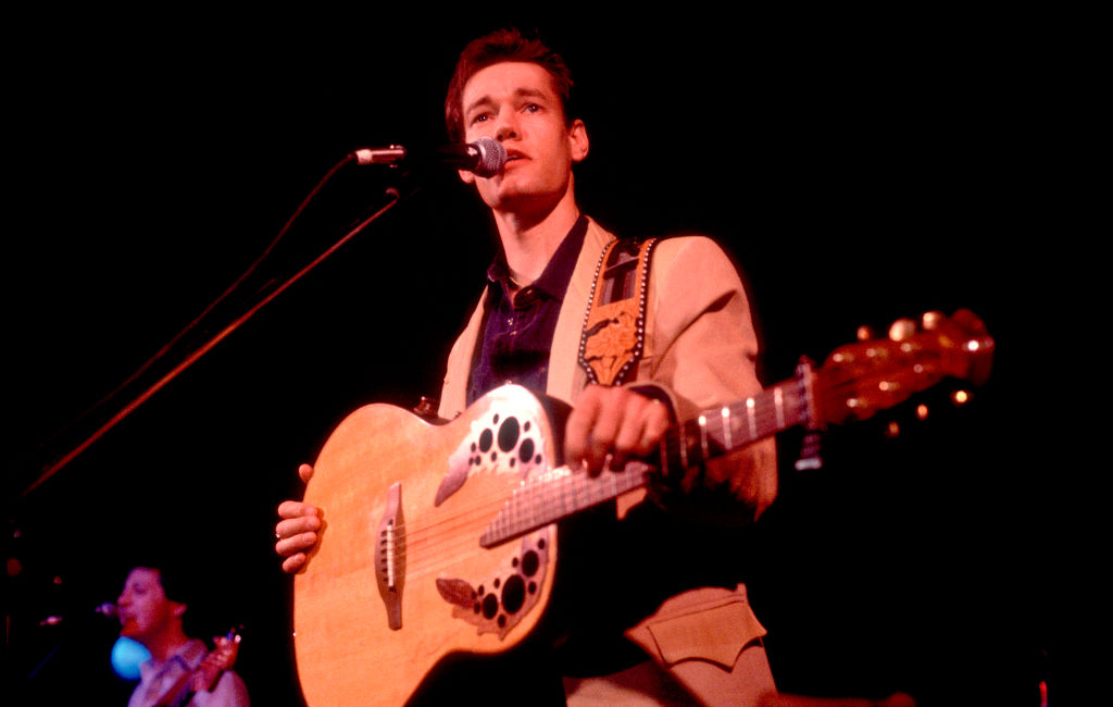 Randy Travis Performs Onstage