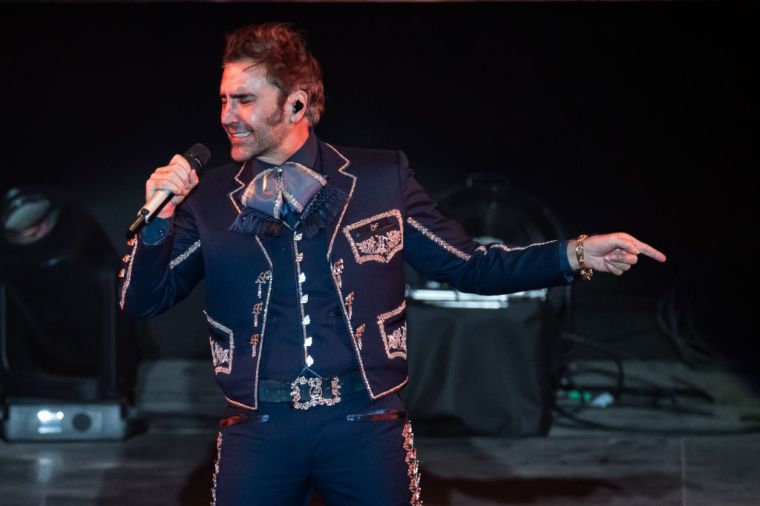 Alejandro Fernandez, Toyota Center, May 30