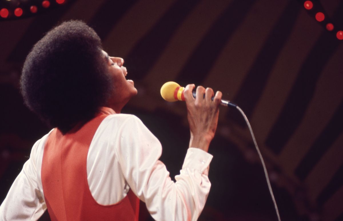 Michael Jackson performs on Soul Train.