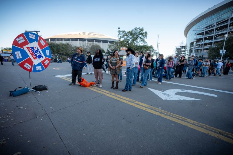 93Q Wheel of Rodeo Line