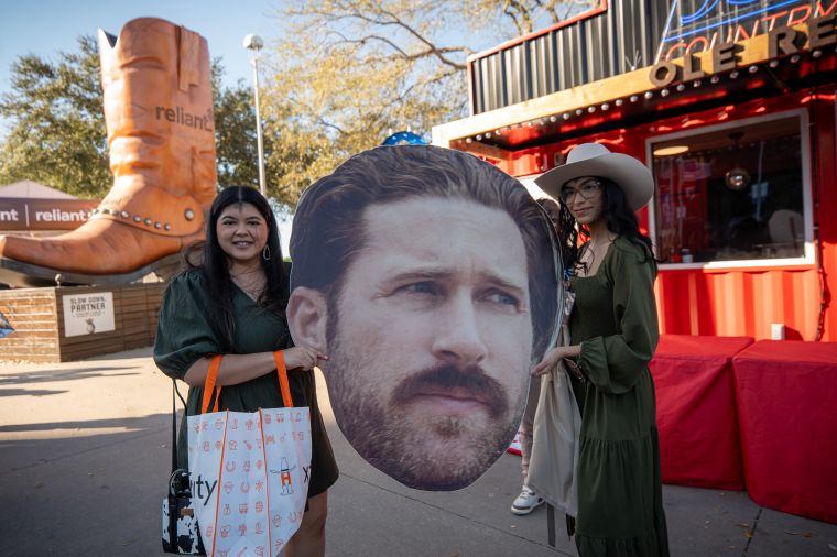 Fans with Riley Green Fat Head