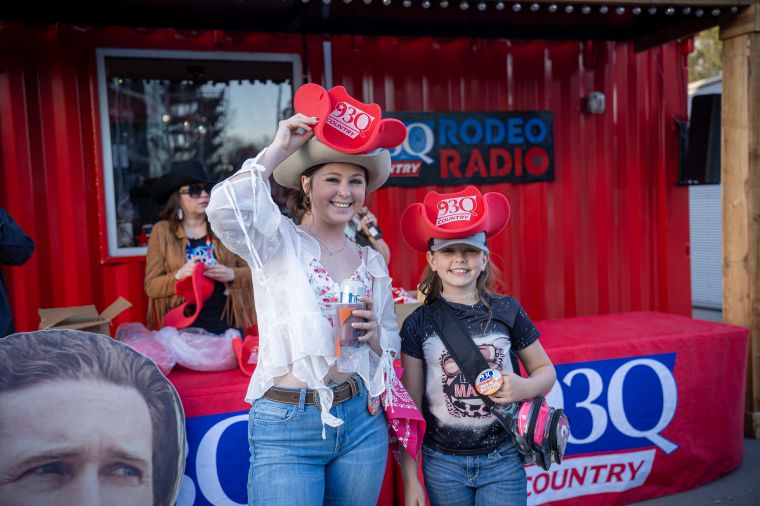 Fans with 93Q Foam Hats