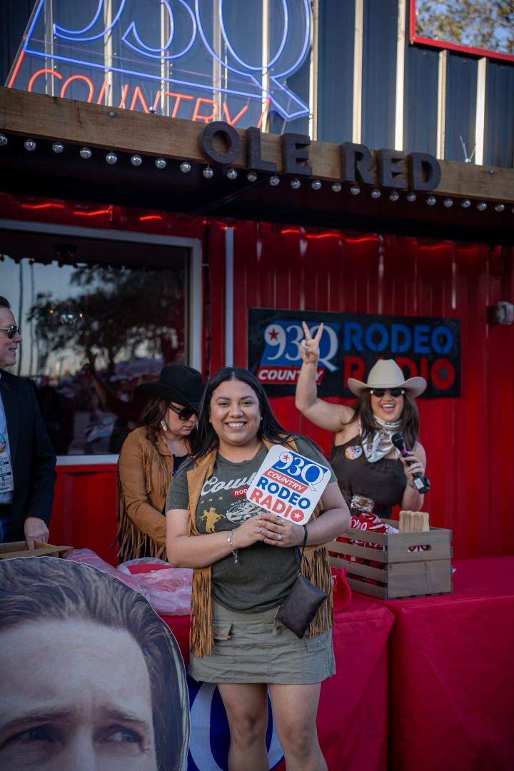Lo Photobombs Fan