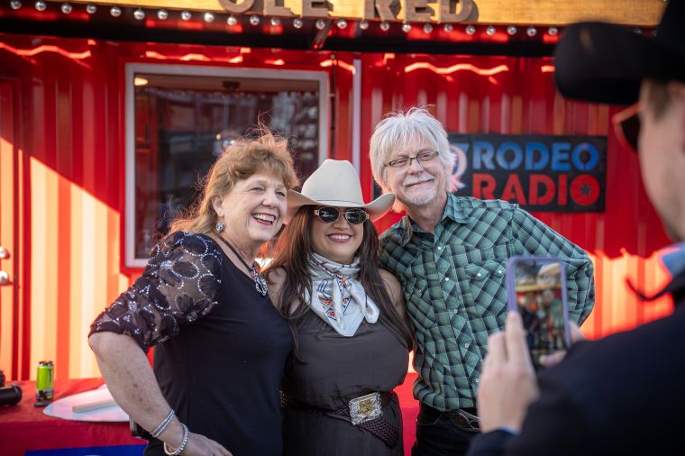 Riggs Photographs Lo with Fans