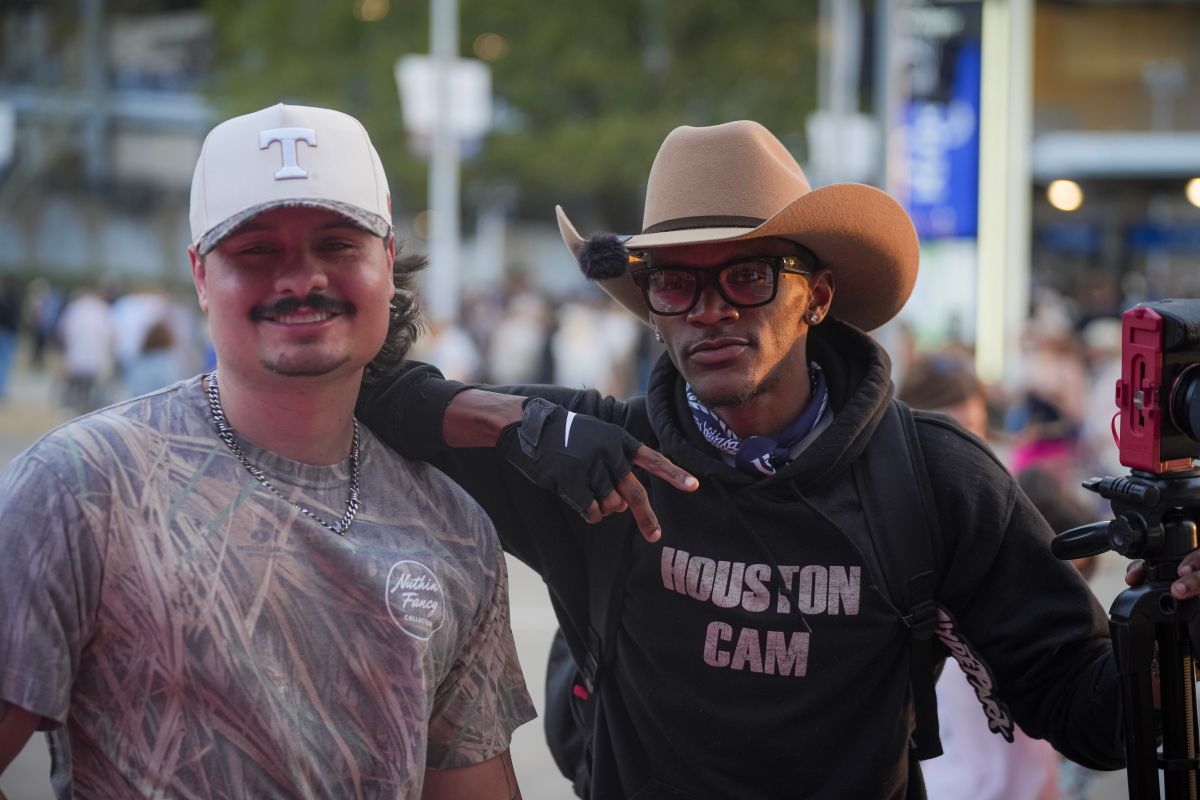 Gerardo & a 93Q Fan