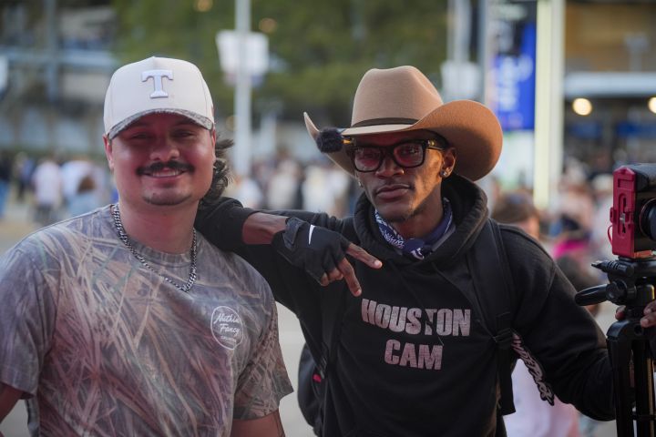 Gerardo & a 93Q Fan
