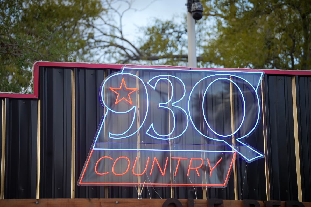 Ole Red's Neon Sign