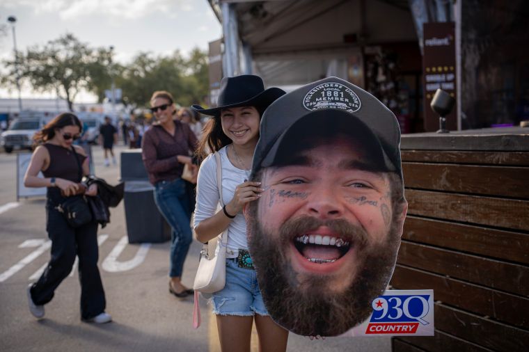 93Q Fan Poses with Post Malone Big Head