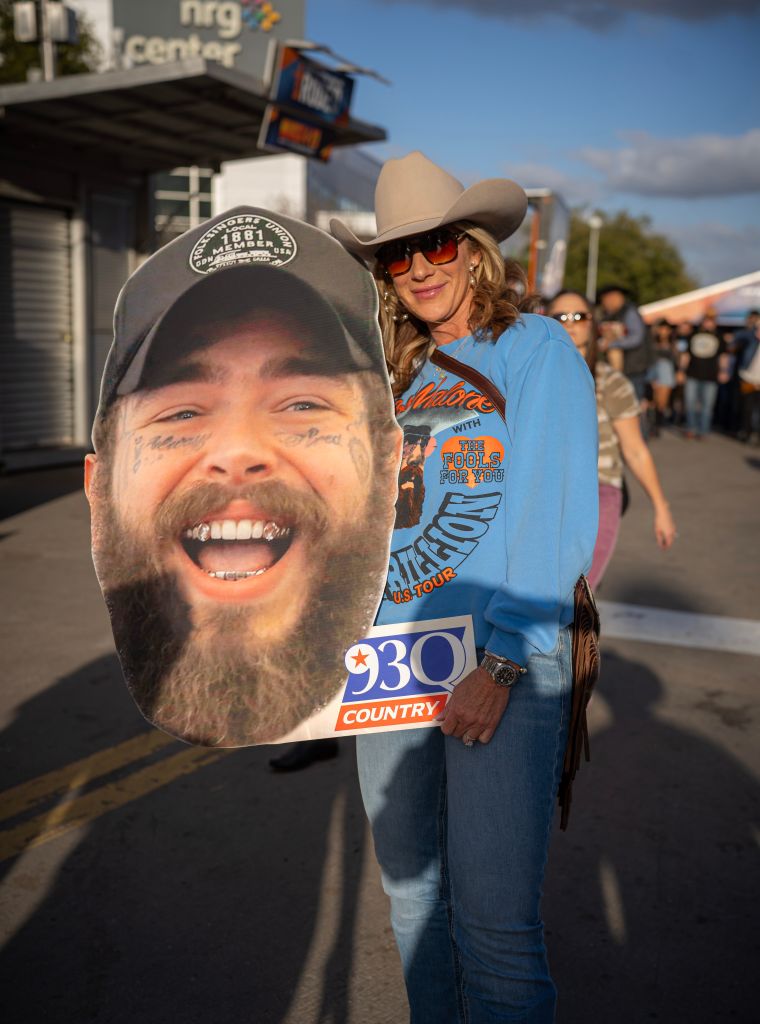 93Q Fan Poses with Post Malone Big Head