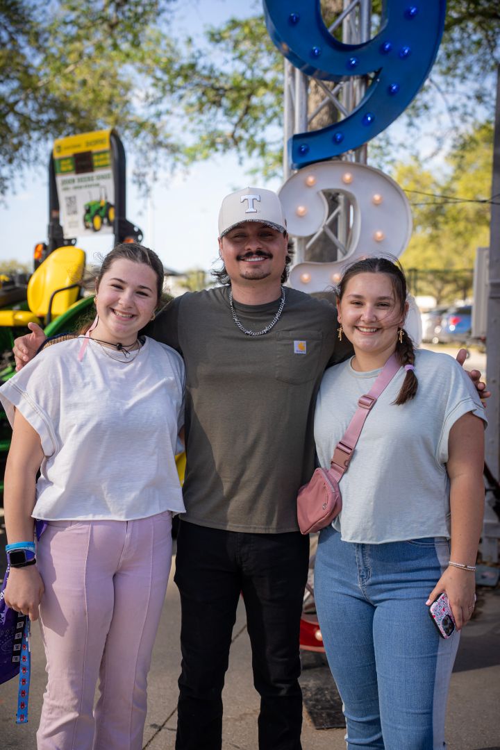 Gerardo & fans