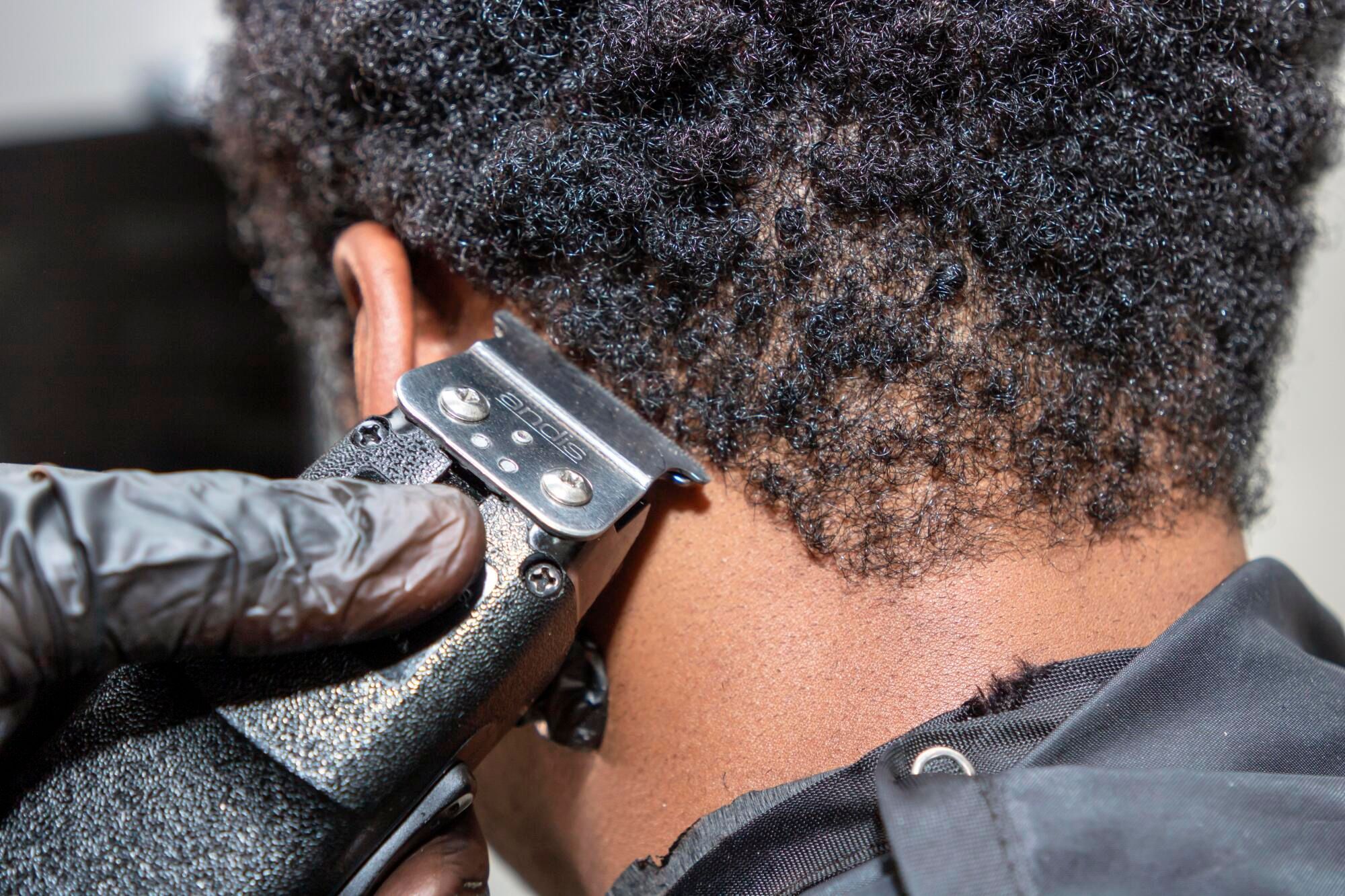 Using professional barber combs for fading and blending